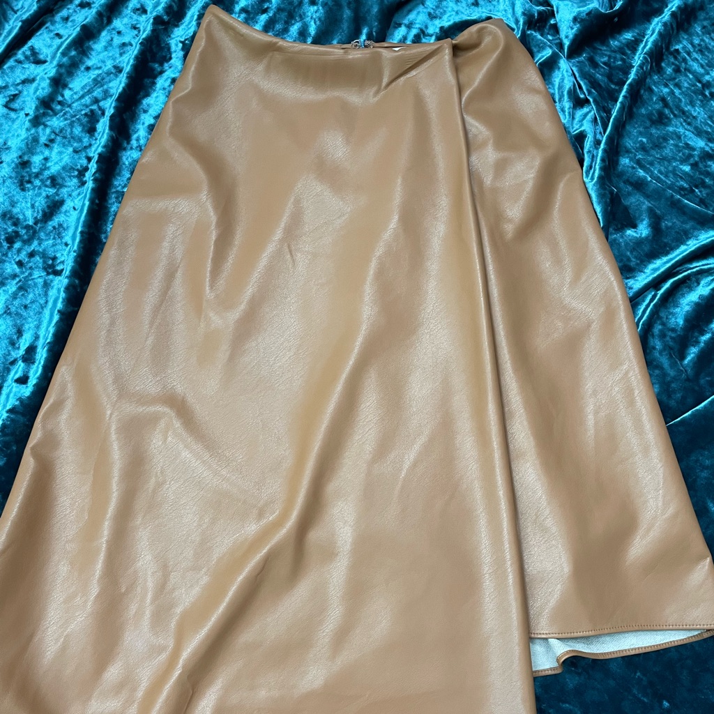 Beautiful Vegan Leather A+O Skirt. Get Ready For Fall Perfect Look High Boots.